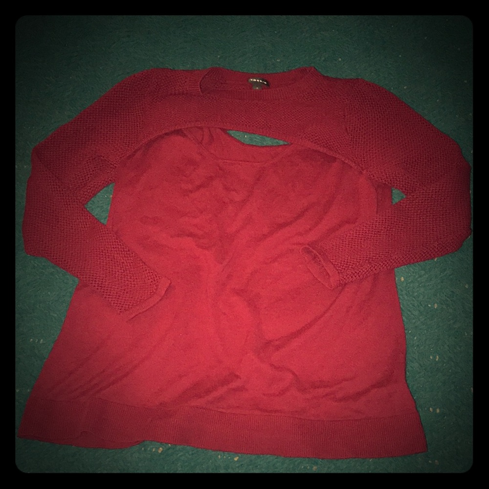 Deep red 3/4 sleeve sweater